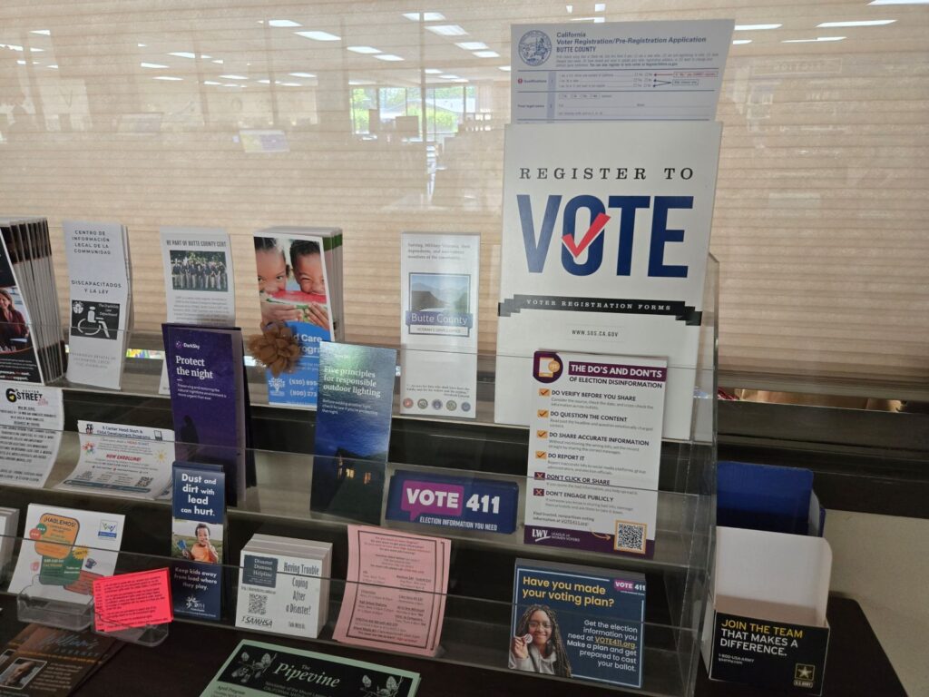 Inscríbete para votar en elecciónes criticos